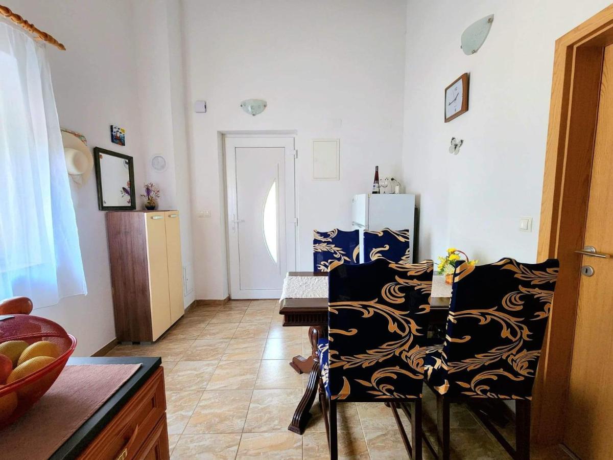 Iva Apartments Šilo Kültér fotó
